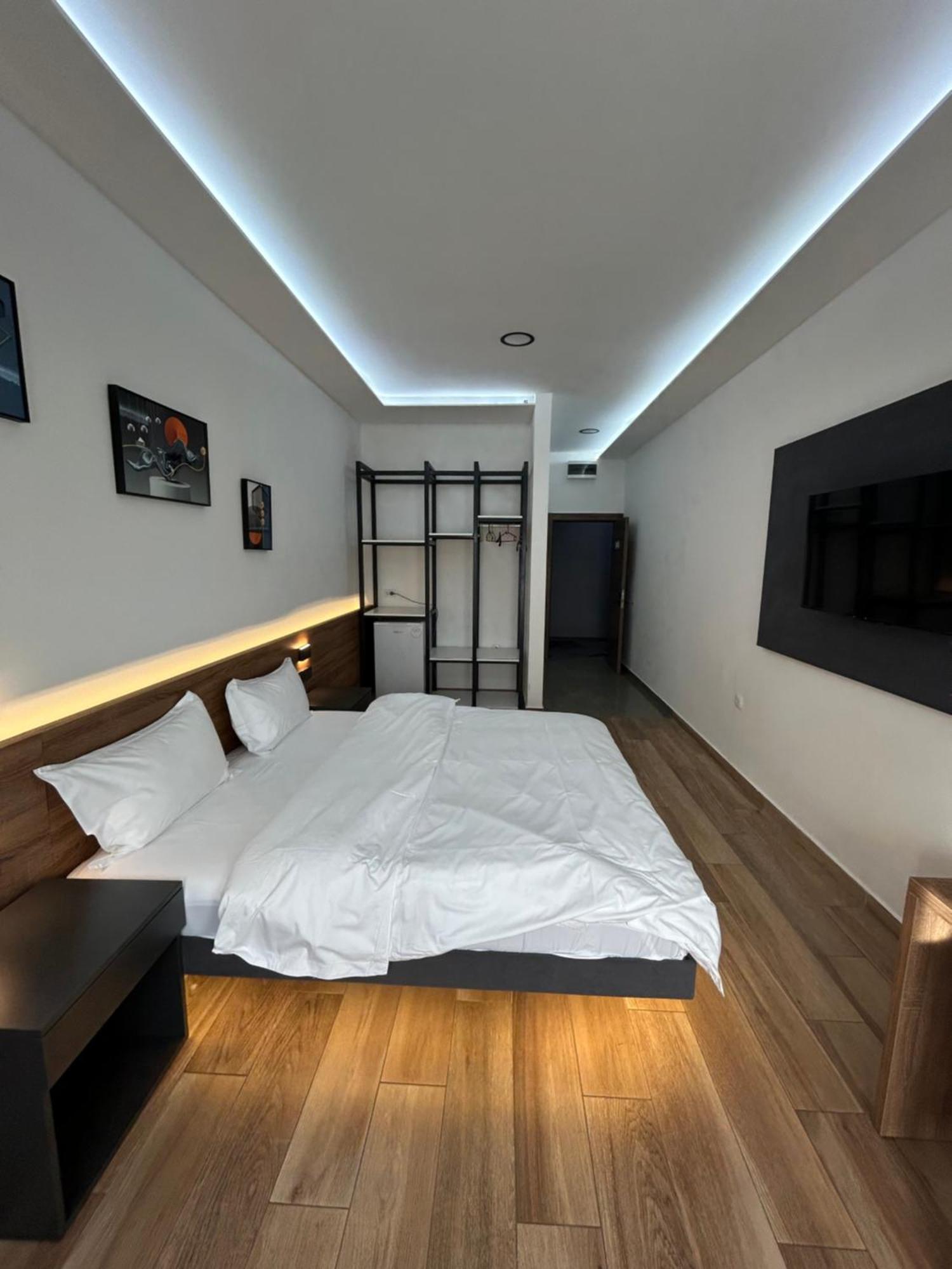 H.T Hotel Belgrado Esterno foto
