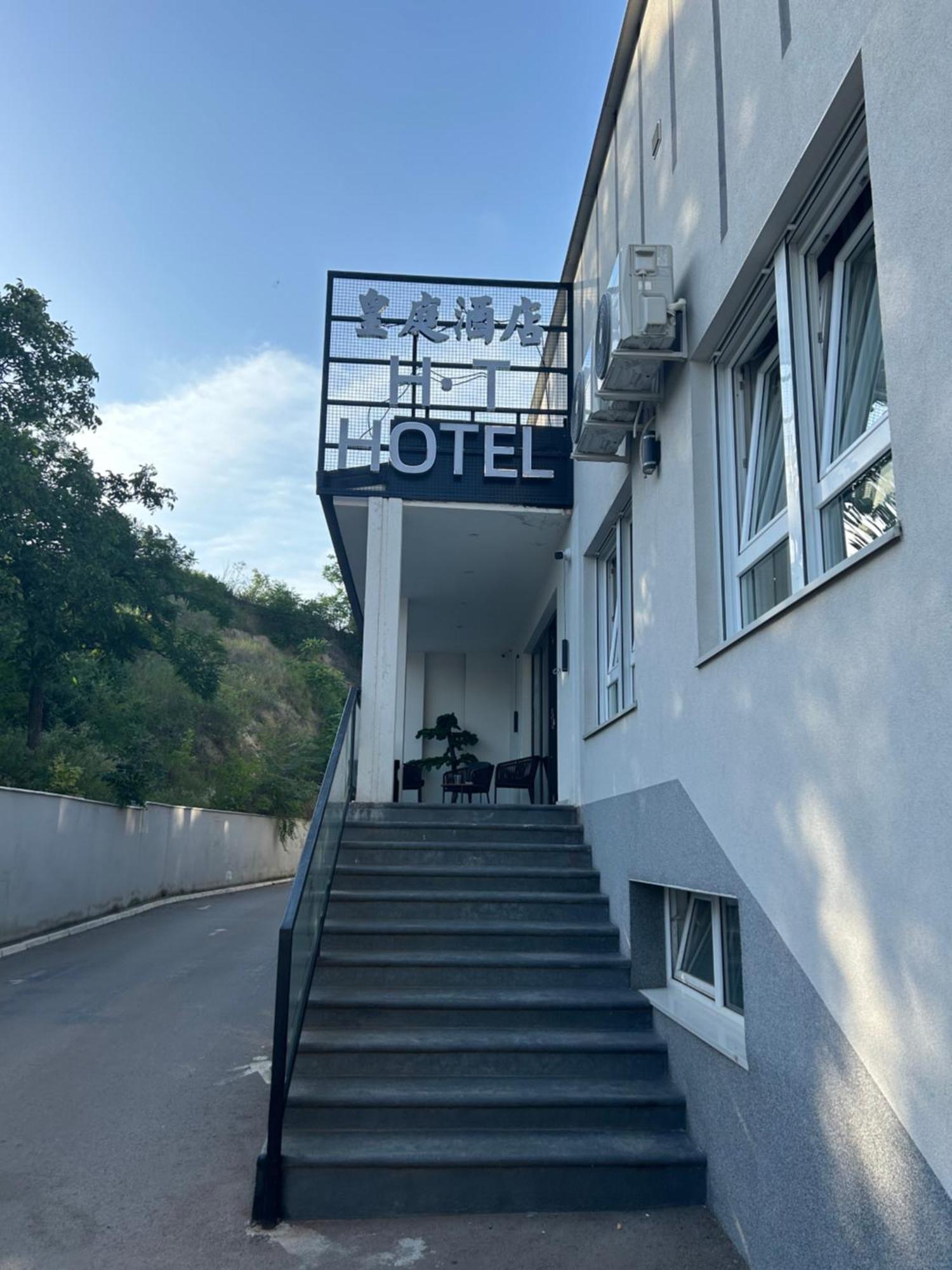H.T Hotel Belgrado Esterno foto