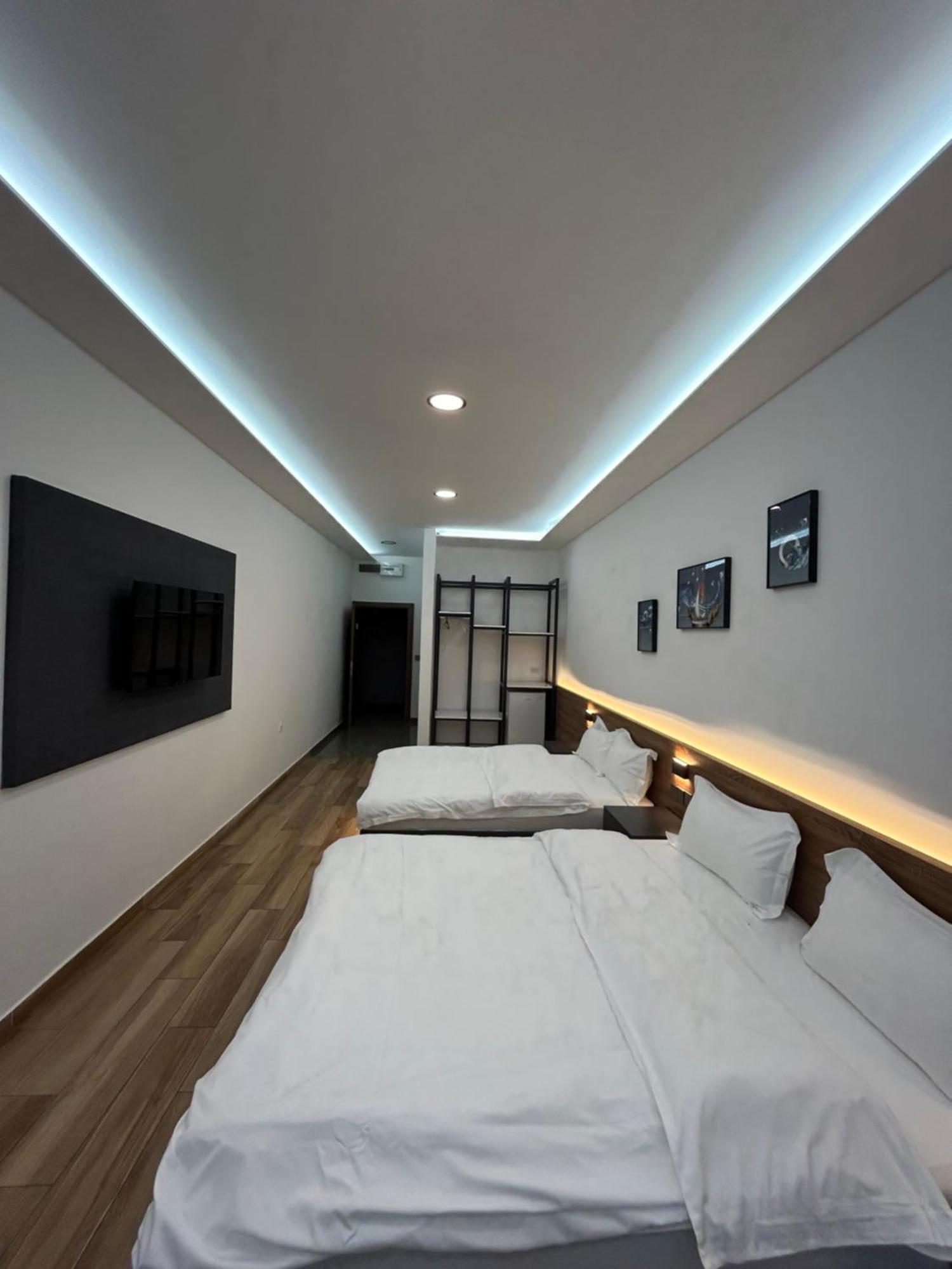 H.T Hotel Belgrado Esterno foto